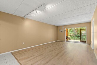 121 Cypress Ln in Oldsmar, FL - Building Photo - Building Photo