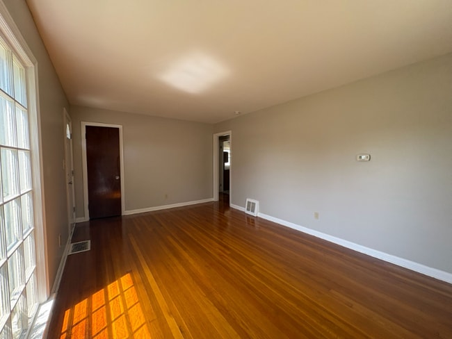 1055 Whittier Ave in Akron, OH - Building Photo - Building Photo