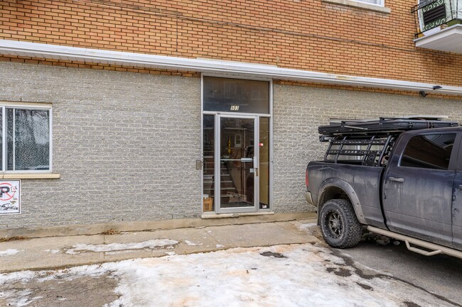 503 23E Av in Montréal, QC - Building Photo - Building Photo