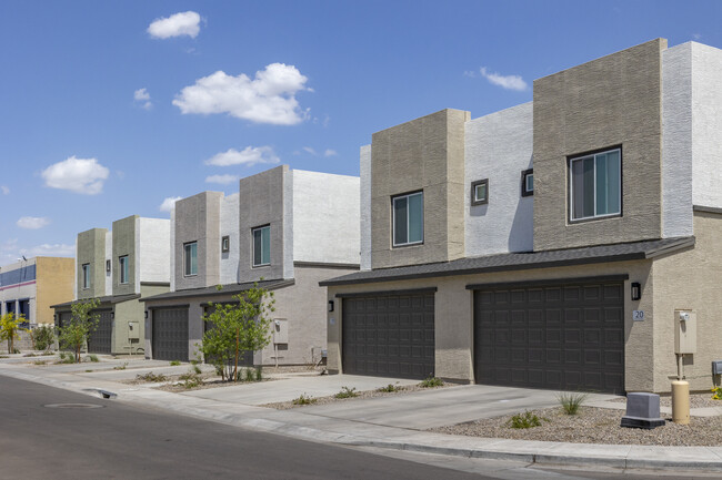 Raymond Place Townhomes in Phoenix, AZ - Foto de edificio - Building Photo