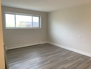 1 Barton in St Catharines, ON - Building Photo - Building Photo