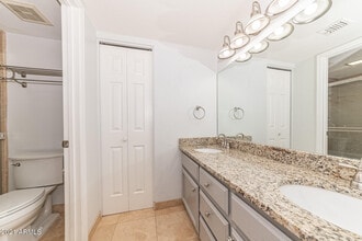 10301 N 70th St-Unit -209 in Paradise Valley, AZ - Building Photo - Building Photo