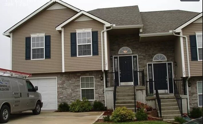 1123 NW Scenic Dr in Grain Valley, MO - Building Photo