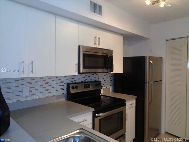 2123 Renaissance Blvd-Unit -Apt 303 in Miramar, FL - Building Photo - Building Photo