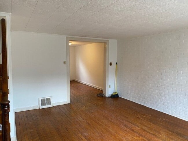 2302 Kensington St in Harrisburg, PA - Building Photo - Building Photo