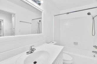 320 S Gramercy Pl, Unit 302 in Los Angeles, CA - Building Photo - Building Photo