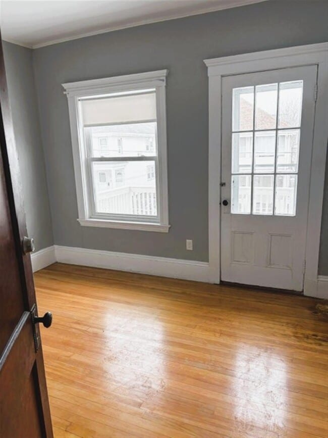 14 Quincy St, Unit 2 in Medford, MA - Foto de edificio - Building Photo