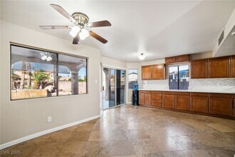 7105 Sixshooter Dr in Las Vegas, NV - Building Photo - Building Photo