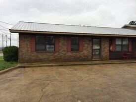 424 McCullars Ln in Oxford, AL - Building Photo