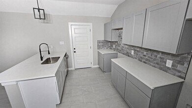 8454 Blankenship Dr in Houston, TX - Building Photo - Building Photo