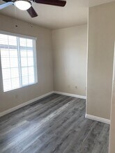 5704 Latina Dr in Bakersfield, CA - Foto de edificio - Building Photo