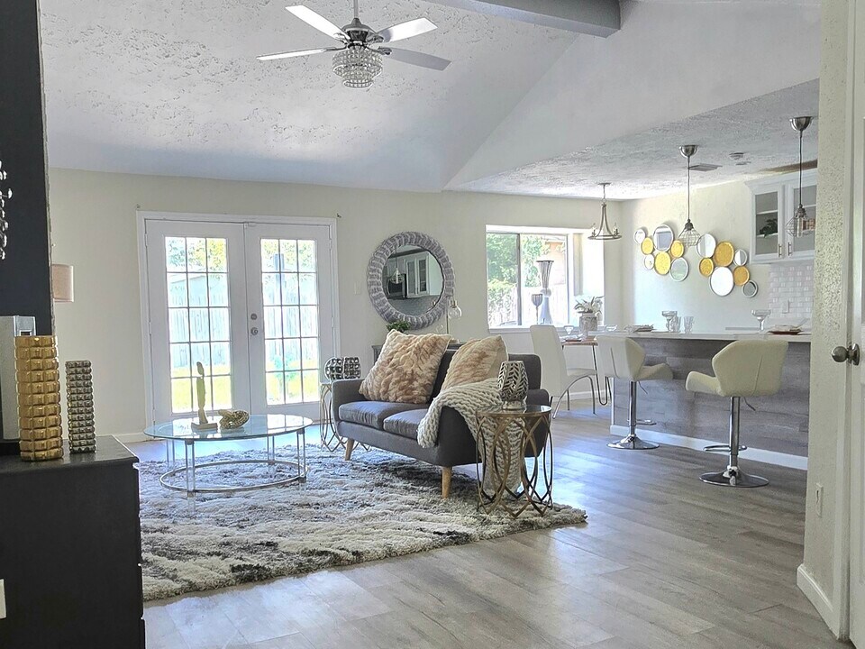 15906 Gatebriar Dr in Missouri City, TX - Building Photo