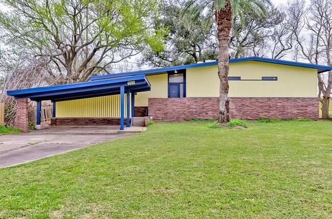 property at 4600 Lakeshore Dr