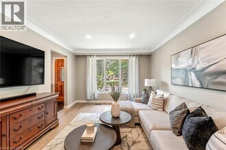 323 Hixon Rd in Hamilton, ON - Building Photo - Building Photo