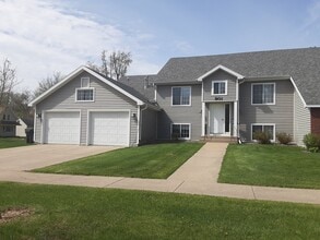 801 Idaho Ave, Unit #1 in Morris, MN - Building Photo - Building Photo