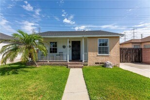 5643 Ashworth St in Lakewood, CA - Building Photo