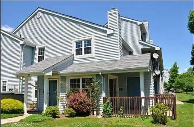 42 Tanglewood Ct in Monmouth Junction, NJ - Building Photo - Building Photo