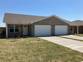 6808 NW Trevy St in Bentonville, AR - Building Photo