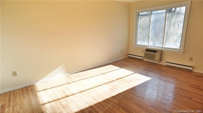 37 Ferris Ave in Norwalk, CT - Building Photo - Building Photo