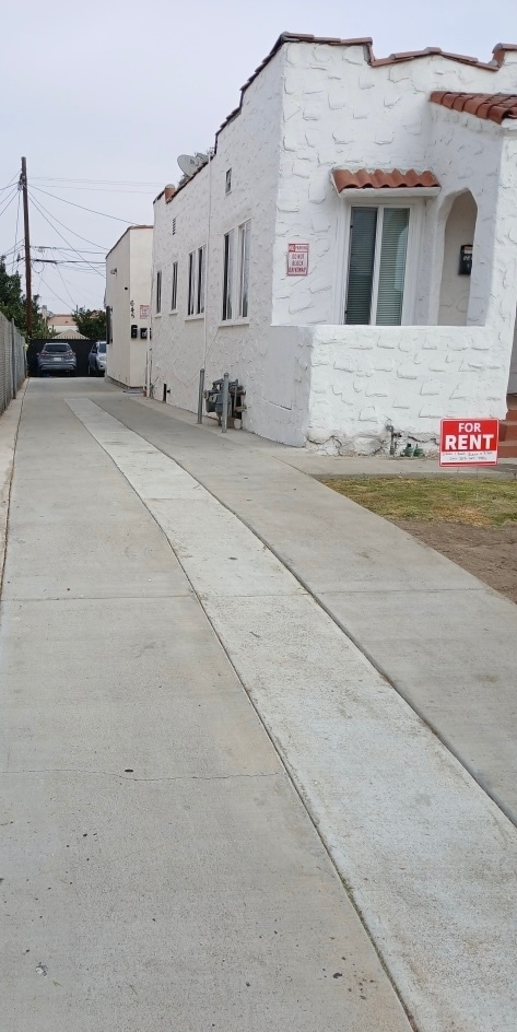 647 W 112th St in Los Angeles, CA - Foto de edificio - Building Photo