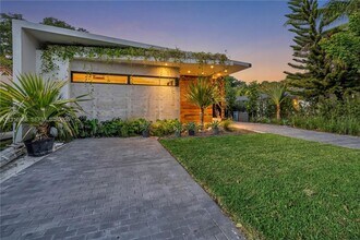 34 SW 26th Rd in Miami, FL - Building Photo - Building Photo