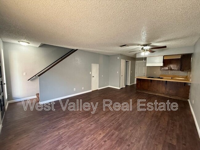 property at 203 W Ash St