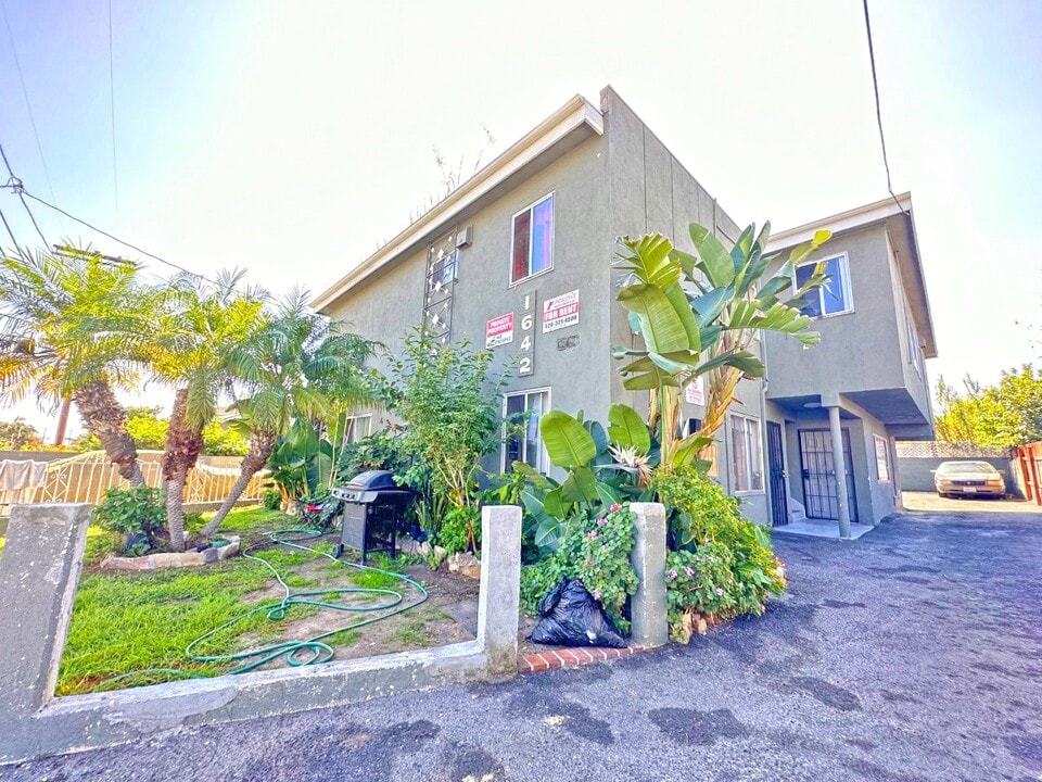 259th Pl in Harbor City, CA - Building Photo