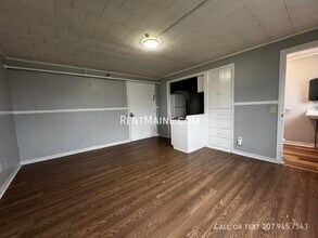 513 Main St in Vassalboro, ME - Foto de edificio - Building Photo