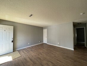 4514 Bonnell Dr NW in Huntsville, AL - Foto de edificio - Building Photo