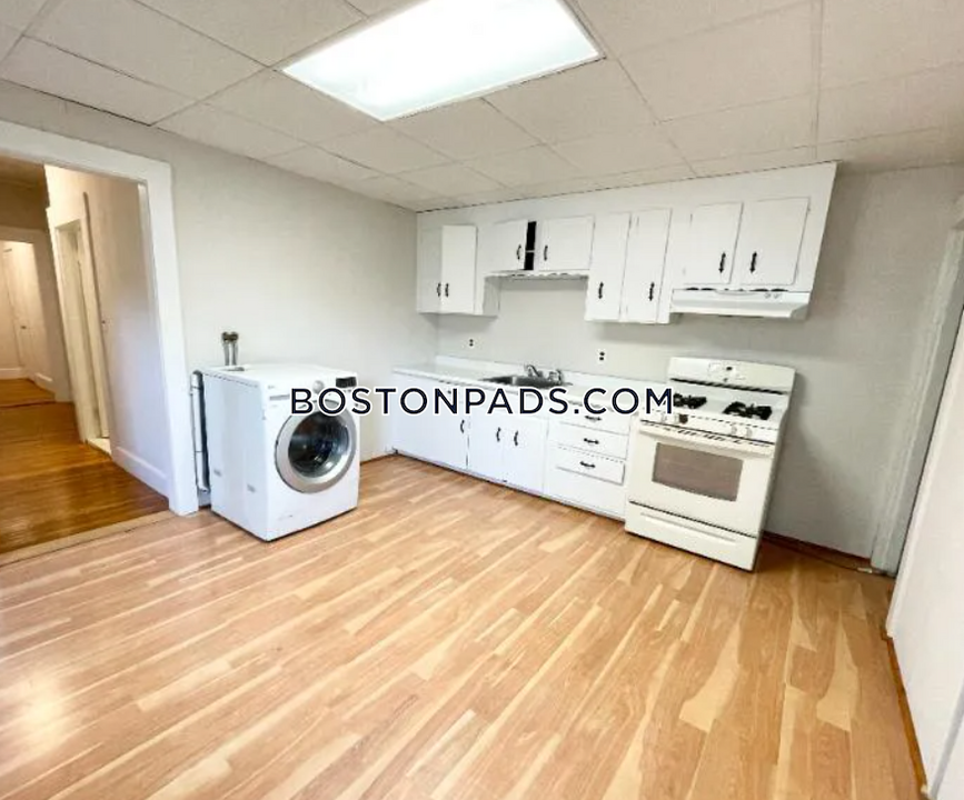 122 Buttonwood St in Boston, MA - Building Photo