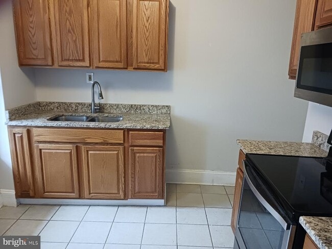 property at 443 N Mulberry St