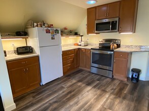 2818 Sommers Ave, Unit Sommers 2nd floor in Madison, WI - Building Photo - Building Photo