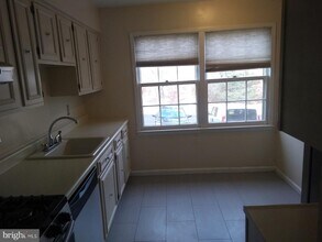 2055 Pilgrim Dr in Woodbridge, VA - Building Photo - Building Photo