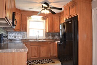 7043 Crossridge Rd in Charlotte, NC - Building Photo - Building Photo