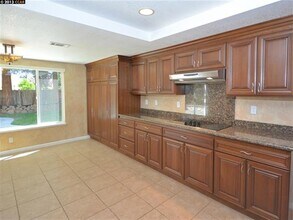 655 Sun Tree Ct in Danville, CA - Building Photo - Building Photo