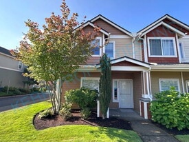 2552 NW 2nd Terrace in Gresham, OR - Building Photo