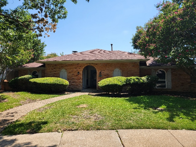 property at 2320 Kidwell Cir