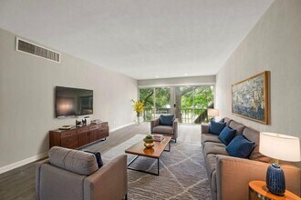 5050 Ambassador Way in Houston, TX - Foto de edificio - Building Photo