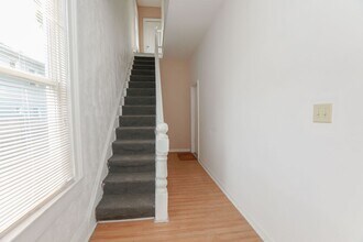 1305 W 38th St-Unit -B in Norfolk, VA - Building Photo - Building Photo