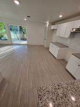 2417 Castroville Rd-Unit -2101 in San Antonio, TX - Foto de edificio - Building Photo