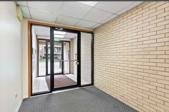 550 Graceland Ave, Unit 5 in Des Plaines, IL - Building Photo - Building Photo