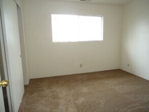 1917-1919 W Whitendale Ave in Visalia, CA - Building Photo - Building Photo