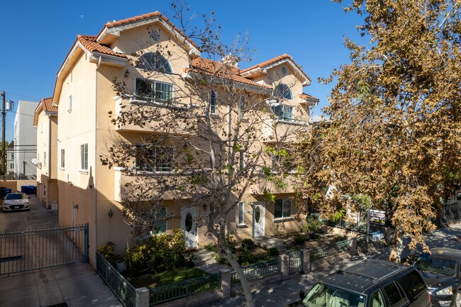 823-825 S Gramercy Pl