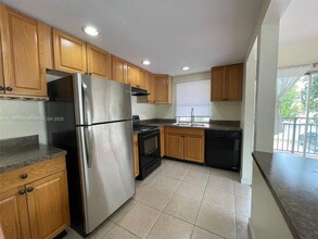 4850 SW 63rd Ter, Unit #122 in Davie, FL - Foto de edificio - Building Photo