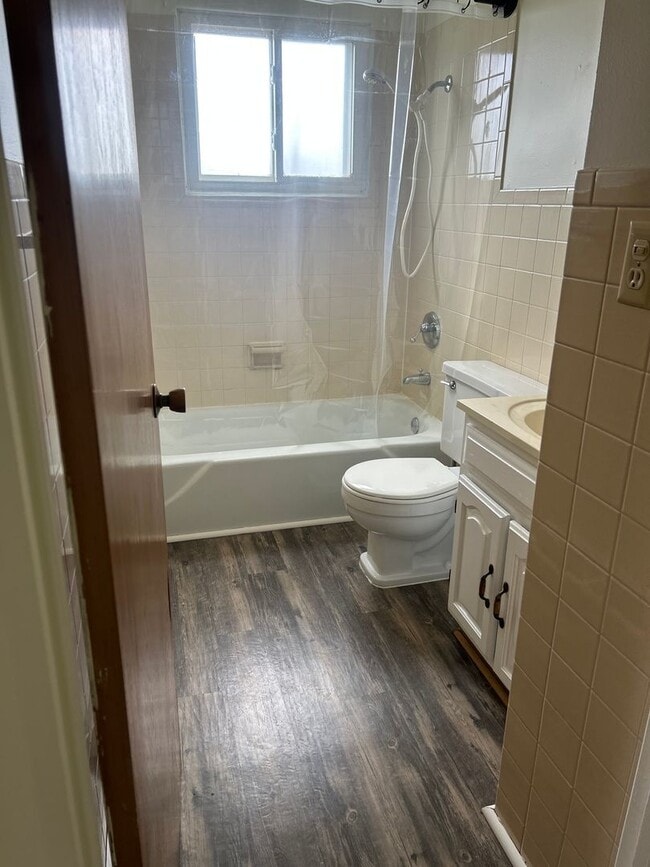 742 Fairwood Dr in Neenah, WI - Building Photo - Building Photo