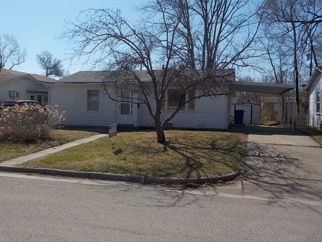 1031 Moss Cir in Junction City, KS - Building Photo - Building Photo