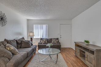 Casa Maribela Apartments in Phoenix, AZ - Building Photo - Interior Photo