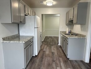 8131 Needwood Rd, Unit T101 in Derwood, MD - Foto de edificio - Building Photo