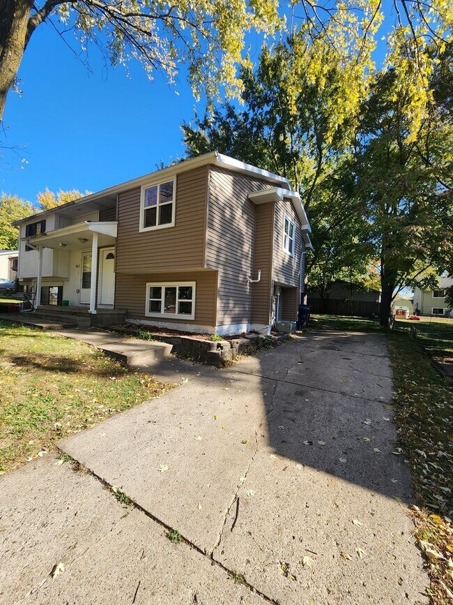 3609 E 41st St in Des Moines, IA - Building Photo - Building Photo