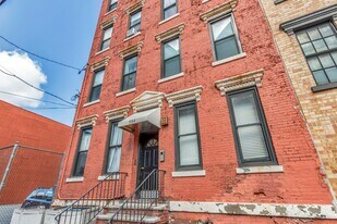 554 Observer Hwy in Hoboken, NJ - Building Photo